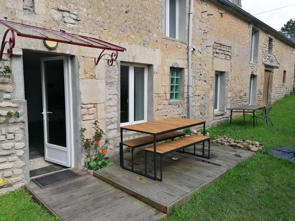 Maison Renovee En Pierres Sejour Spacieux Avec Jardin Et Terrasse Amenagee Pres Omaha Beach & Bayeux A 5Mn De La Mer Tous Commerces Commes Exterior photo